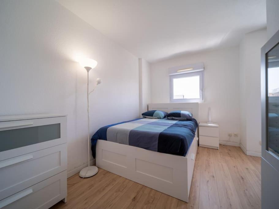 Apartment Equipe Climatise Terrasse Hopital De La Timone Marseille